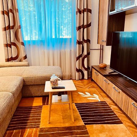 Adona Residence Орадя Экстерьер фото