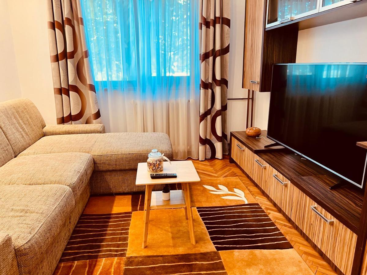 Adona Residence Орадя Экстерьер фото